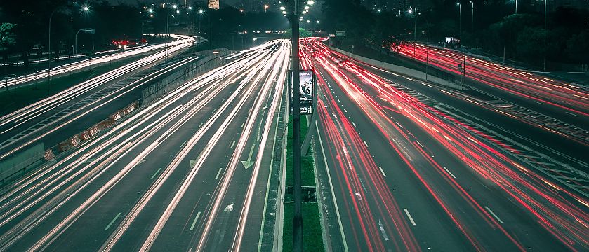 Rapid Branding, Bildquelle https://www.pexels.com/photo/architecture-blur-bridge-buildings-311621/ 