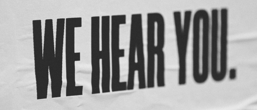 "We hear you"-Sign in black and white Bildquelle: ©Jon Tyson - unsplah.com