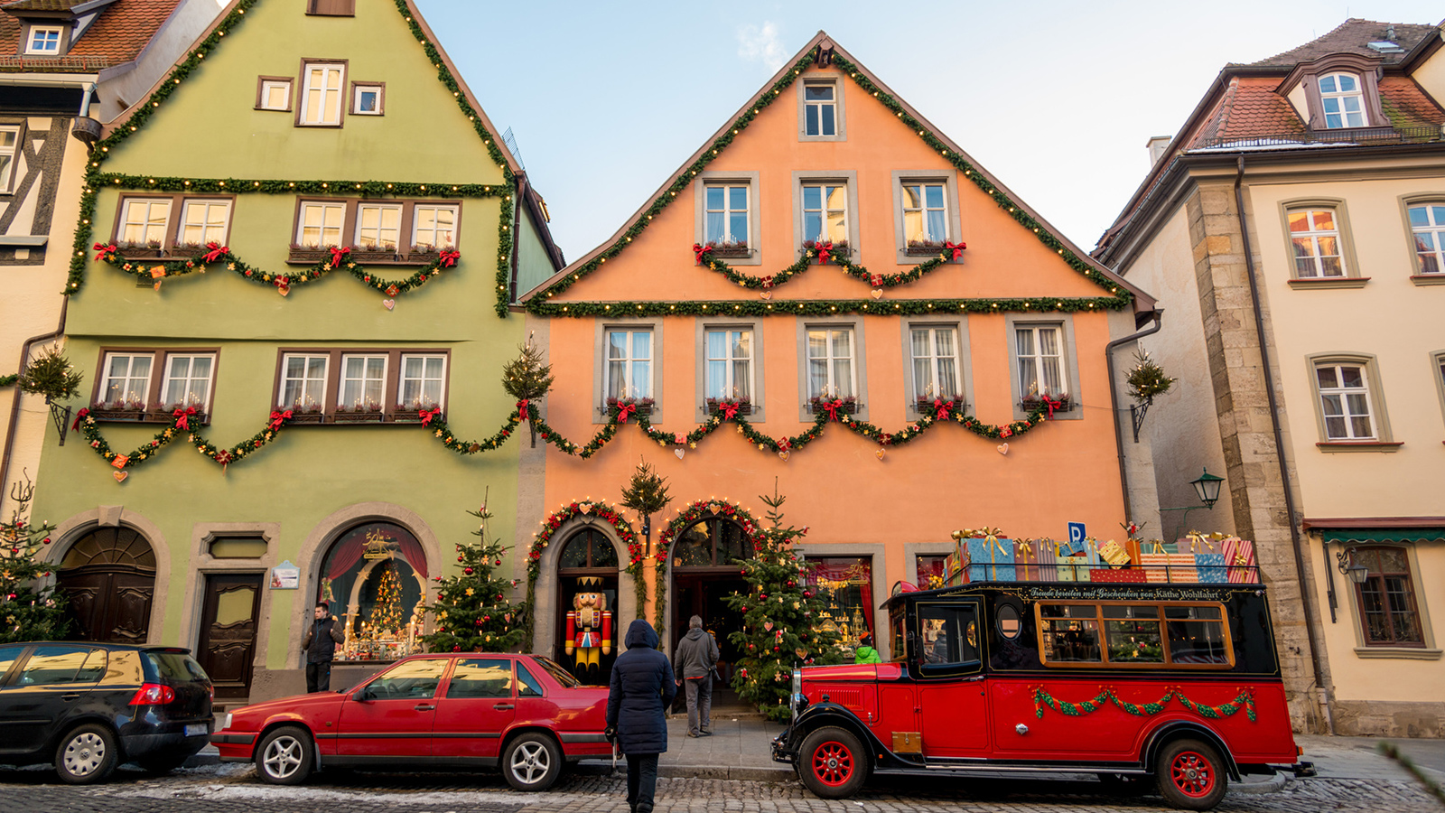 Warum ist die Marke Käthe Wohlfahrt so erfolgreich? Weil sie genau eines im Sinn hat: mit seinem Sortiment und seiner Anmutung die „deutsche Weihnachtstradition“ zu pflegen und weiterzuentwickeln. Bildquelle: © diyanadimitrova / Fotolia