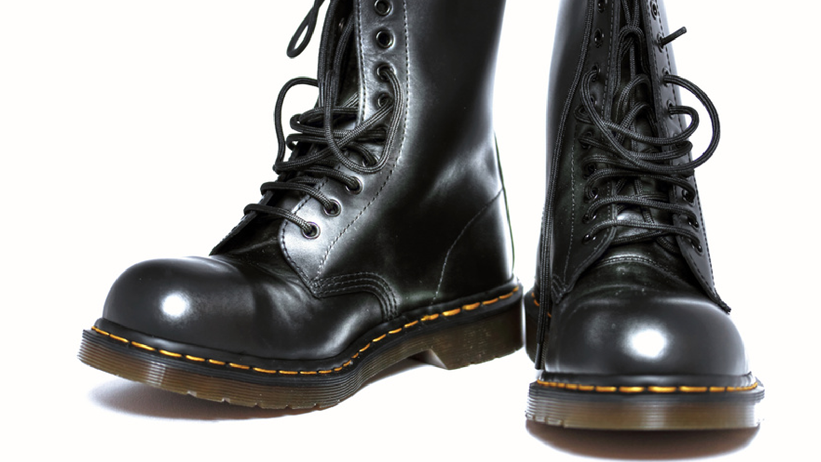 Die robustesten und authentischsten Objekte der Modewelt waren ursprünglich nie dafür gemacht, gut auszusehen – geschweige denn einen Stil zu prägen. So wie Dr. Martens. Bildquelle: © feuerpferd1111 / Fotolia Die robustesten und authentischsten Objekte der Modewelt waren ursprünglich nie dafür gemacht, gut auszusehen – geschweige denn einen Stil zu prägen. So wie Dr. Martens. Bildquelle: © feuerpferd1111 / Fotolia
