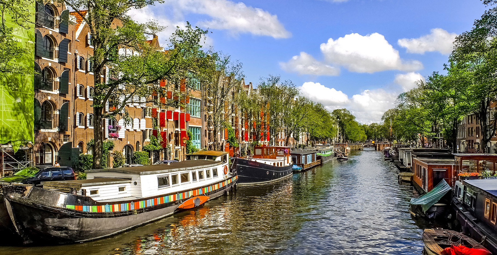 Vorreiter Amsterdam: Die holländische Touristenhochburg will künftig nur noch Läden mit touristisch wertvollem Sortiment genehmigen – damit der Stadtcharakter bewahrt bleibt.