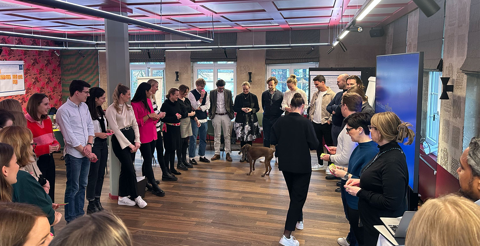 Bewerbende erleben die Marke auch an Kontaktpunkten, die nicht zum Bewerbungsprozess gehören © Tagesschau  Bewerbende erleben die Marke auch an Kontaktpunkten, die nicht zum Bewerbungsprozess gehören © Tagesschau - https://www.tagesschau.de/inland/regional/badenwuerttemberg/plakatkampagne-lehrer-100.html