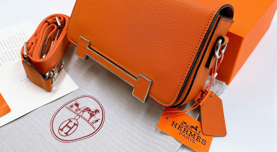 Hermès: Die Anatomie einer unsterblichen Luxusmarke - Auf dem Foto sieht man Hermès Produkte
